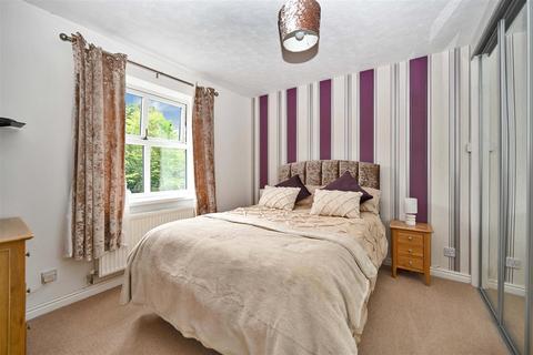 7 Tenterfields, Apperley Bridge, Bradford, BD10 0UN