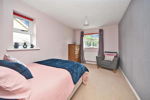 7 Tenterfields, Apperley Bridge, Bradford, BD10 0UN