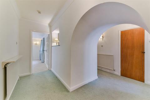 4 bedroom detached house for sale, Nork Way, Banstead