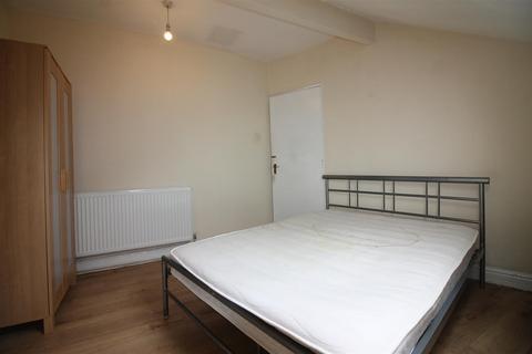4 bedroom house to rent, Delph Lane, Woodhouse, Leeds