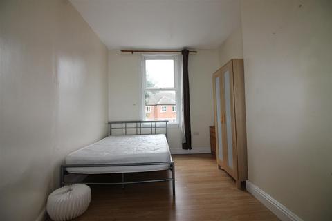 4 bedroom house to rent, Delph Lane, Woodhouse, Leeds
