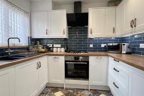 232 Manor View, Par, PL24 2ER