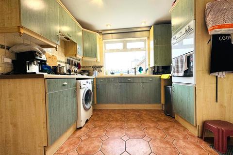 4 bedroom semi-detached house for sale, Leyswood Drive, Ilford