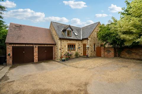 4 bedroom detached house for sale, Hill House Court, Pattishall, Towcester