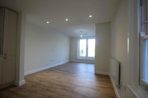 Studio to rent, London, N5