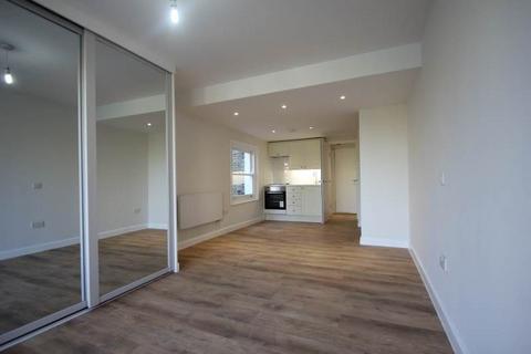 Studio to rent, London, N5