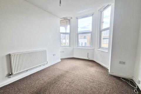 2 bedroom apartment to rent, Surrey Road, Margate