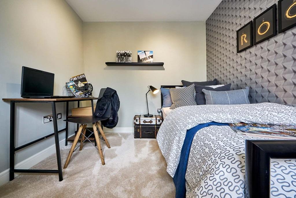 Bed 4 makes an ideal home office or childs bedroom