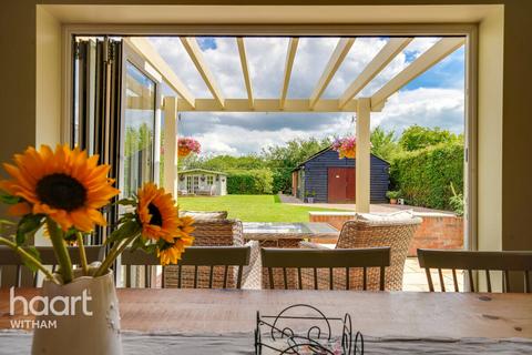 8 Barnhall Road, Tolleshunt Knights, Maldon, CM9 8HA