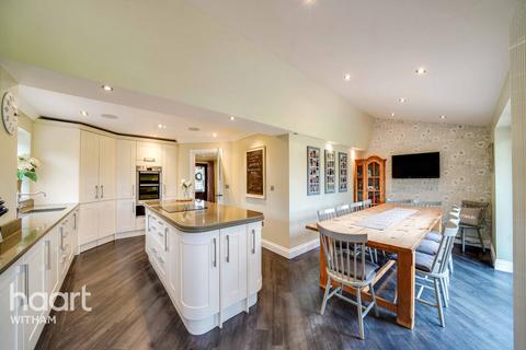 8 Barnhall Road, Tolleshunt Knights, Maldon, CM9 8HA