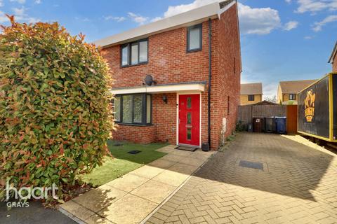 3 bedroom semi-detached house for sale, Sandpiper Close, Tilbury