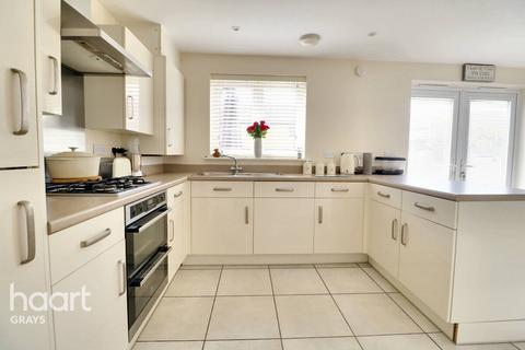 3 bedroom semi-detached house for sale, Sandpiper Close, Tilbury