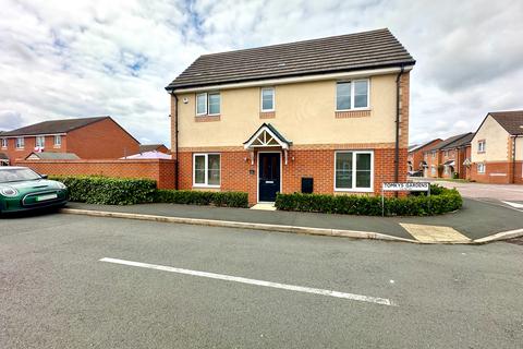 3 bedroom semi-detached house to rent, Tomkys Gardens, Wolverhampton WV11