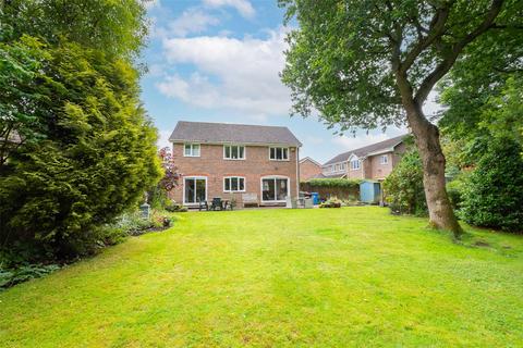 4 bedroom detached house for sale, McNaughton Close, Hampshire GU14