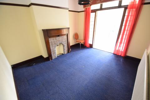 3 bedroom semi-detached house for sale, Wychwood Avenue, Luton, Bedfordshire, LU2 7HT