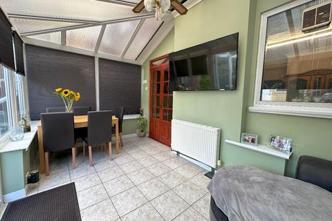 3 bedroom terraced house for sale, Dorking Rise, Romford