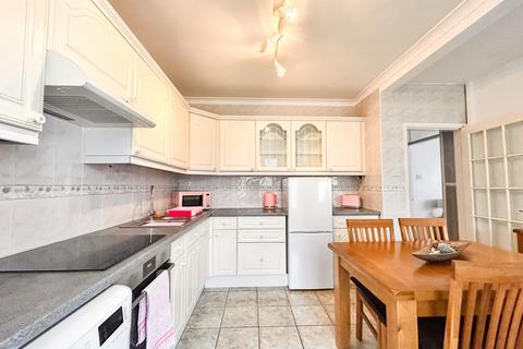 2 bedroom detached bungalow for sale, Warley Road , DN16