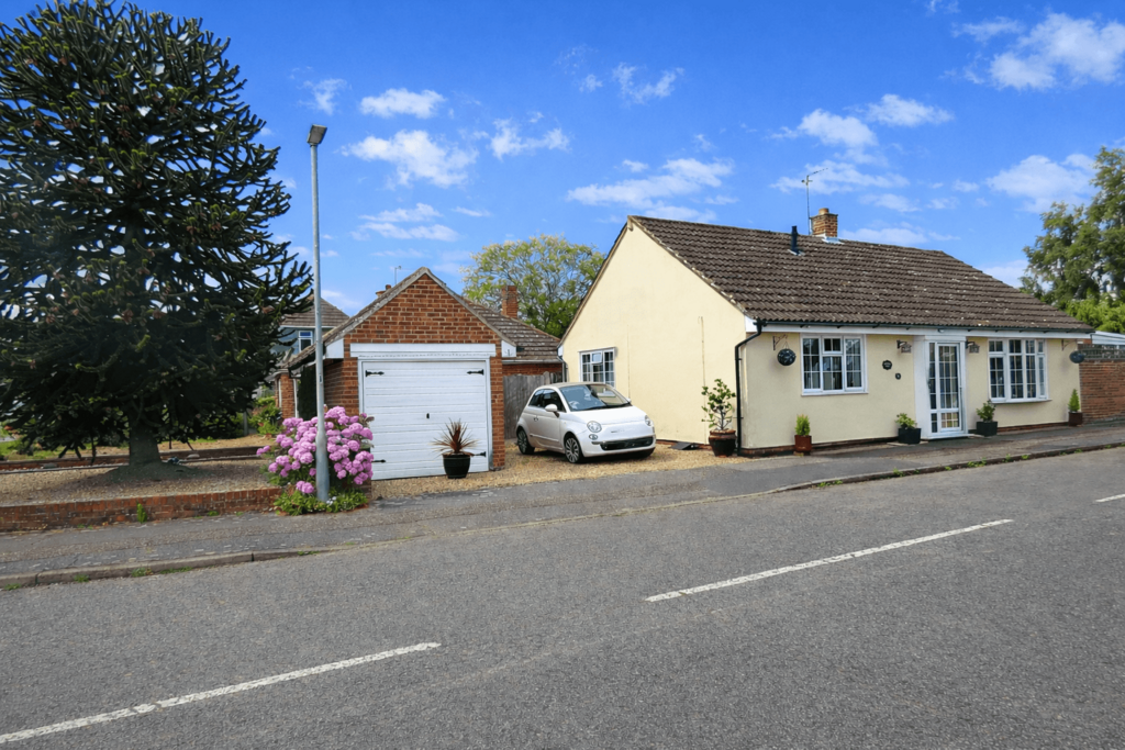 2 Bedroom detached Bungalow for Sale