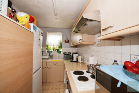 2 bedroom flat for sale, Bluebell Way, ILFORD, IG1