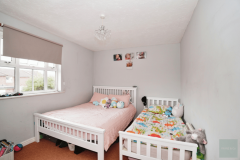 2 bedroom flat for sale, Bluebell Way, ILFORD, IG1