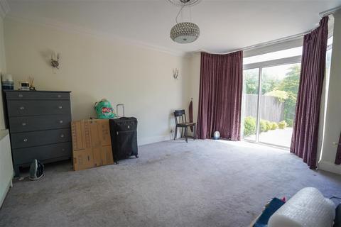 3 bedroom semi-detached house to rent, Solihull B90