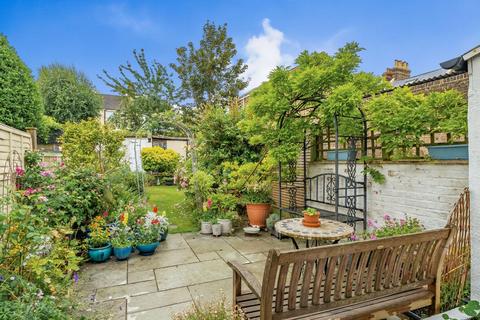 99 Ravenscroft Road, Beckenham, BR3 4TP