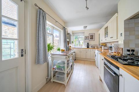 99 Ravenscroft Road, Beckenham, BR3 4TP
