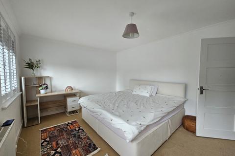 2 bedroom flat to rent, Gordon Court, Whitehall Park Road, London W4
