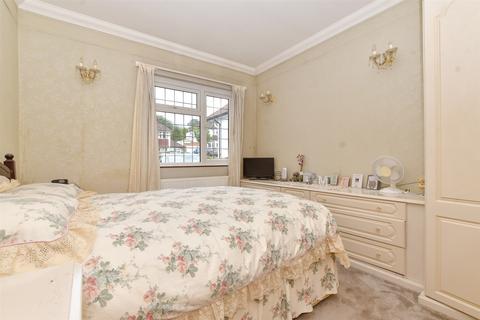 15 Sundown Avenue, South Croydon, CR2 0RQ