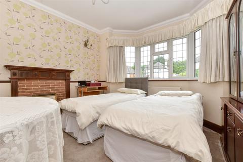 15 Sundown Avenue, South Croydon, CR2 0RQ