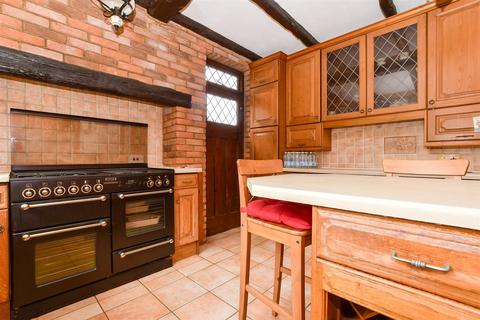 15 Sundown Avenue, South Croydon, CR2 0RQ