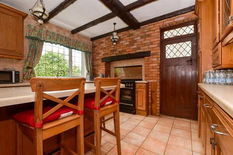 15 Sundown Avenue, South Croydon, CR2 0RQ