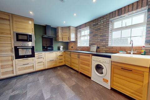 4 bedroom terraced house for sale, Farnborough Drive, Daventry, Northants NN11 8AL