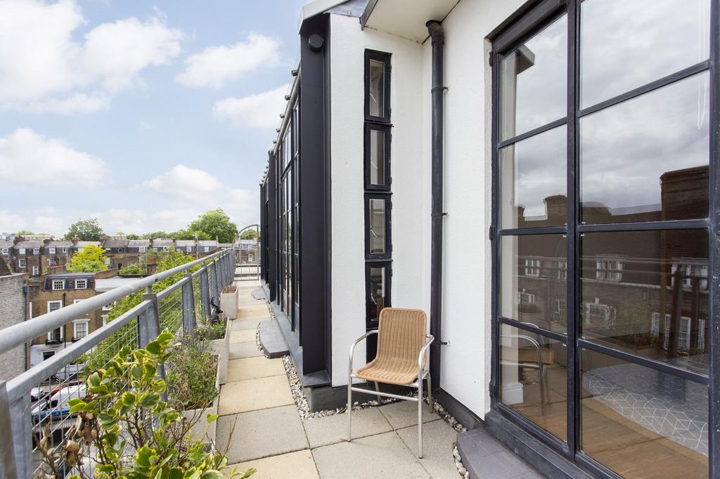 Carlow House, Carlow Street, London NW1 3 bed penthouse to rent £