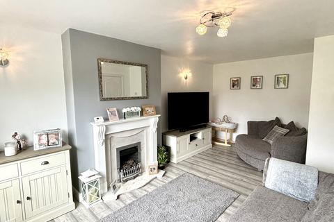 3 bedroom semi-detached house for sale, Norristhorpe Avenue, Norristhorpe, Liversedge, WF15