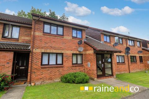 2 bedroom flat for sale, Tudor Close, Hatfield