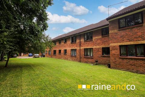 2 bedroom flat for sale, Tudor Close, Hatfield, AL10