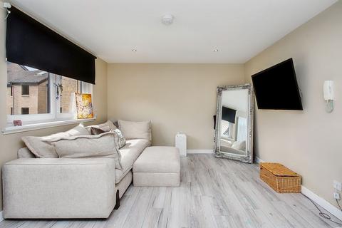 16/3 Boat Green, Edinburgh, EH3 5LN