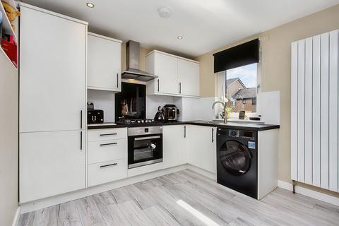 16/3 Boat Green, Edinburgh, EH3 5LN