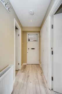 16/3 Boat Green, Edinburgh, EH3 5LN
