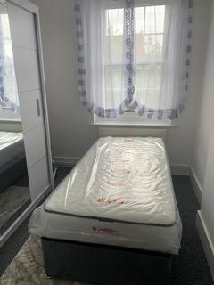 1 bedroom in a house share to rent, London E1