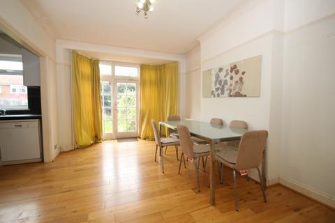 8 Wellgarth, Greenford, UB6 0RR
