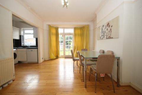 8 Wellgarth, Greenford, UB6 0RR