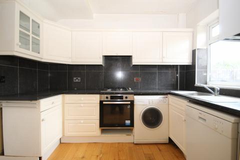 8 Wellgarth, Greenford, UB6 0RR