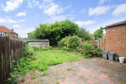 8 Wellgarth, Greenford, UB6 0RR