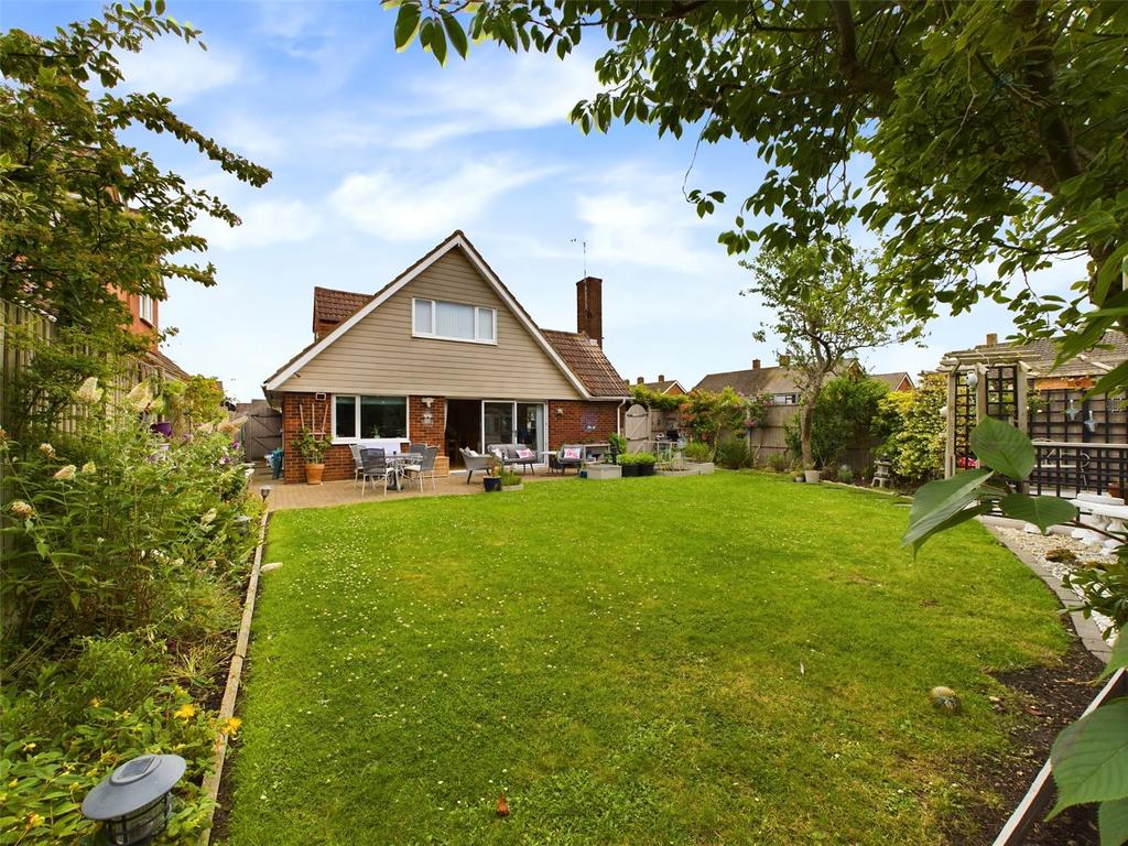 Sparrows Herne, Kingswood, Basildon... 4 bed detached house for sale