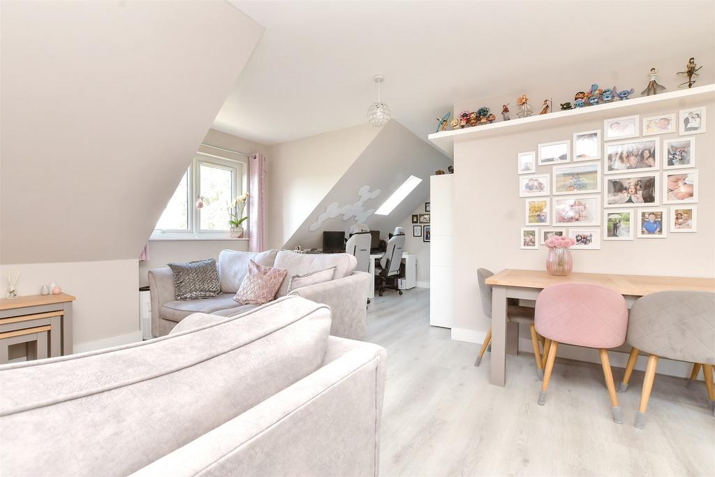 Chalkpit Lane, Dorking, Surrey 2 bed apartment for sale £365,000