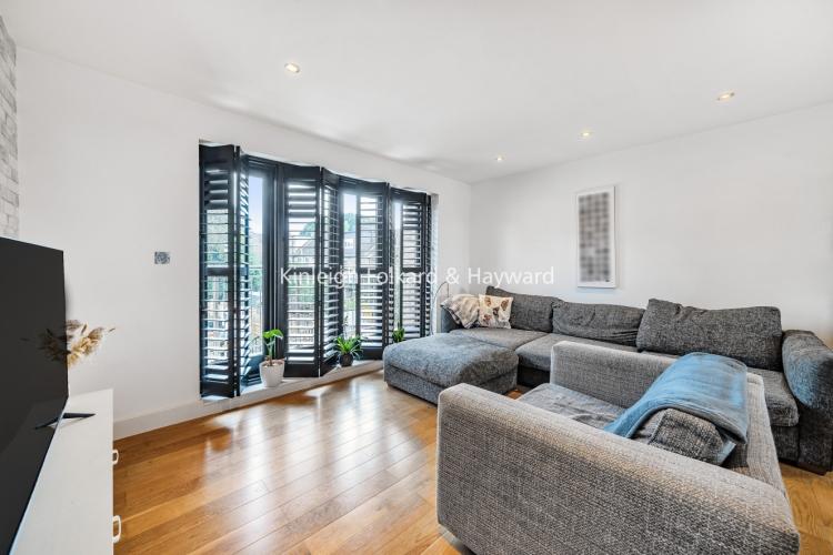 Camden Grove Chislehurst BR7 2 bed flat to rent £1,700 pcm (£392 pw)