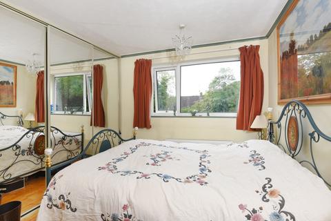 3 bedroom end of terrace house to rent, Netherby Park, Weybridge, Surrey, KT13