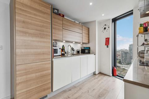 3 bedroom apartment to rent, Unex Tower, London E15